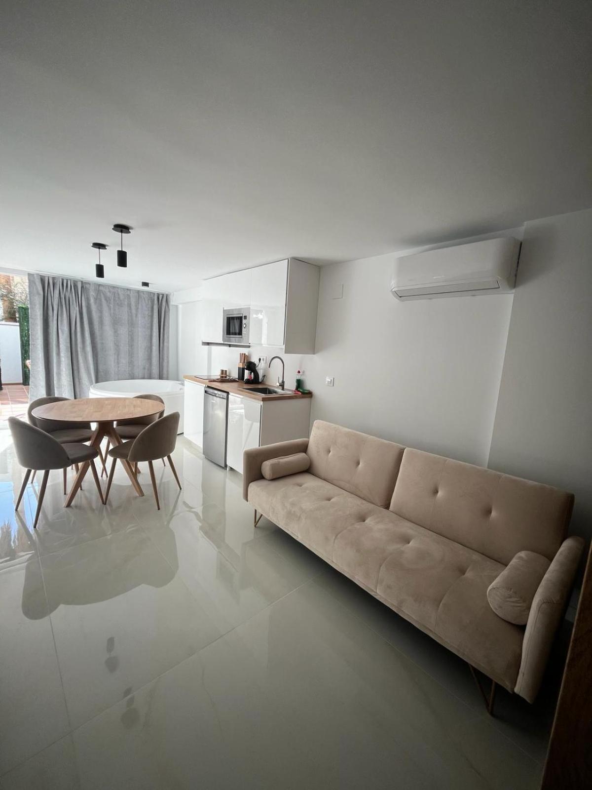 Suite Playamar Con Jacuzzi 托雷莫利诺斯 外观 照片