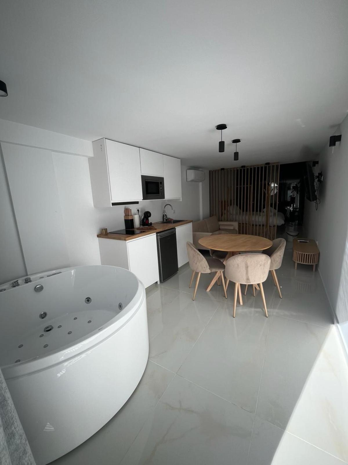 Suite Playamar Con Jacuzzi 托雷莫利诺斯 外观 照片